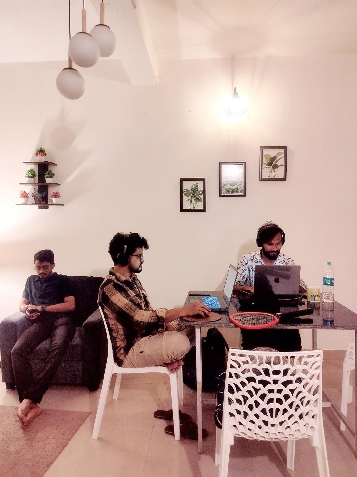 Nomad'S Nest Backpackers Hostel Guwahati Luaran gambar